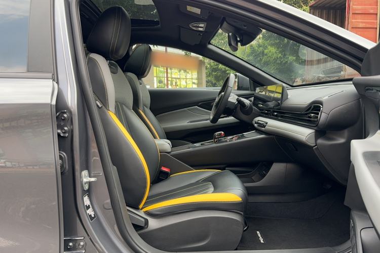 Used GAC Trumpchi EMPOW 2023 Shadow Leopard H Smart Hybrid Edition Right Front Seat