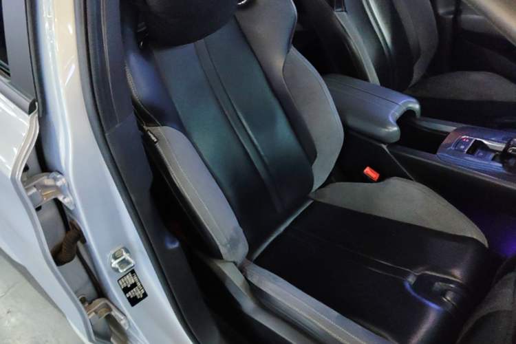 Used GAC Trumpchi EMPOW 2023 400T Automatic R MAX Right Front Seat