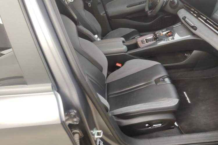 Used GAC Trumpchi EMPOW 2023 400T Automatic R MAX Right Front Seat