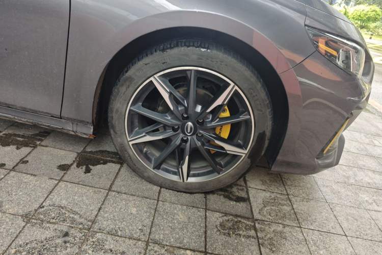 Used GAC Trumpchi EMPOW 2023 270T DCT J15 Version Right Front Wheel Hub
