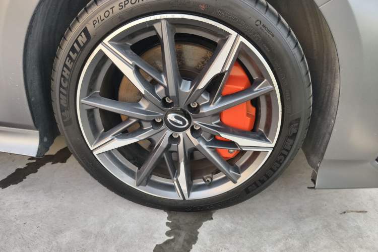 Used GAC Trumpchi EMPOW 2023 400T Automatic R PRO Right Front Wheel Hub