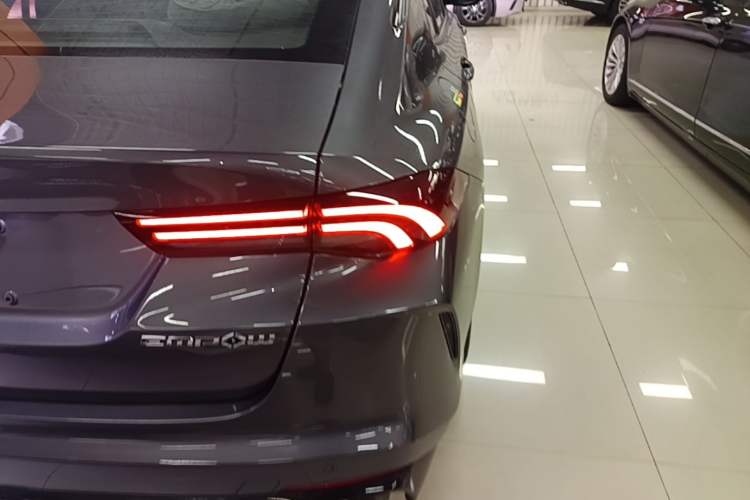 Used GAC Trumpchi EMPOW 2023 270T DCT J15 Version Right Rear Taillight
