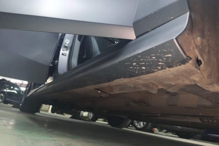 Used GAC Trumpchi EMPOW 2023 400T Automatic R PRO Right Side Sill