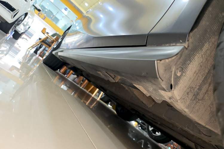Used GAC Trumpchi EMPOW 2023 400T Automatic R MAX Right Side Sill