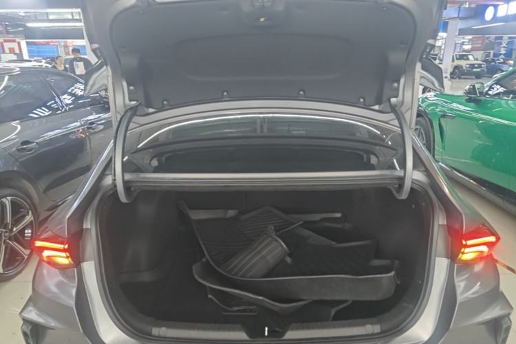Used GAC Trumpchi EMPOW 2023 400T Automatic R MAX Trunk