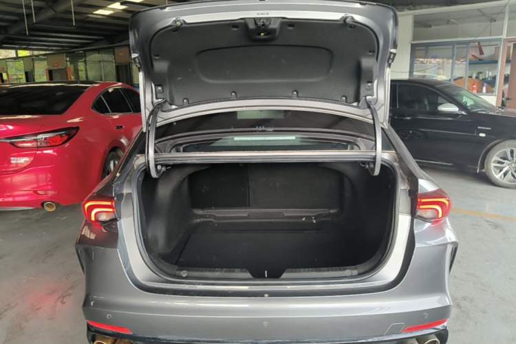 Used GAC Trumpchi EMPOW 2023 270T DCT J11 Version Trunk