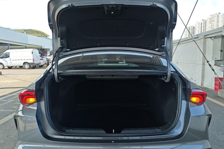 Used GAC Trumpchi EMPOW 2023 270T DCT J15 Version Trunk