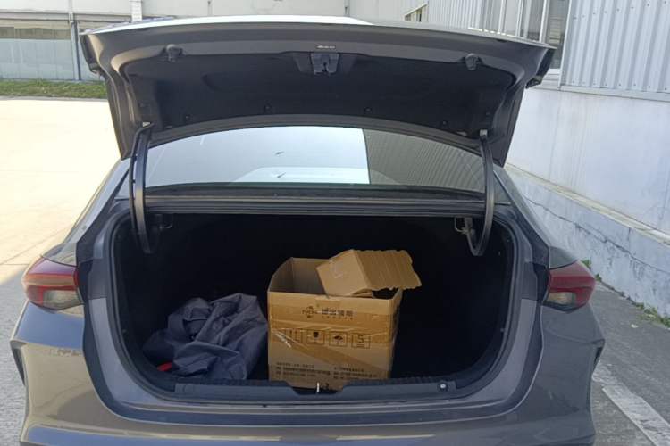 Used GAC Trumpchi EMPOW 2023 270T DCT J16 Version Trunk