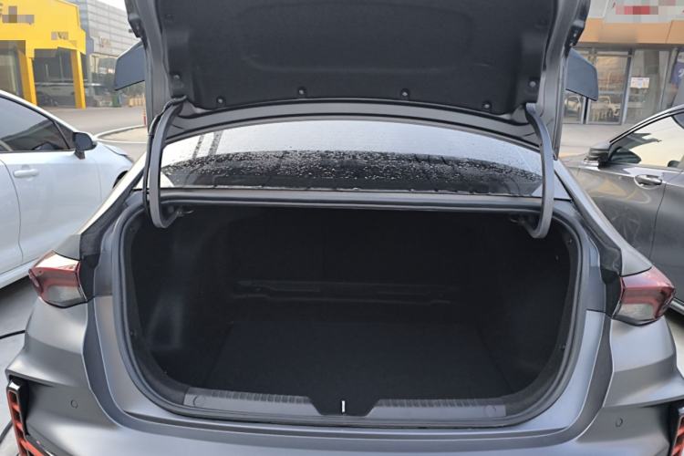 Used GAC Trumpchi EMPOW 2023 400T Automatic R PRO Trunk