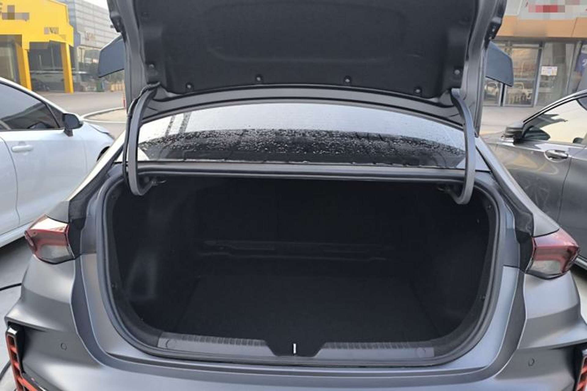 Used GAC Trumpchi EMPOW 2023 400T Automatic R PRO Trunk