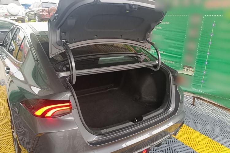 Used GAC Trumpchi EMPOW 2023 270T DCT J11 Version Trunk