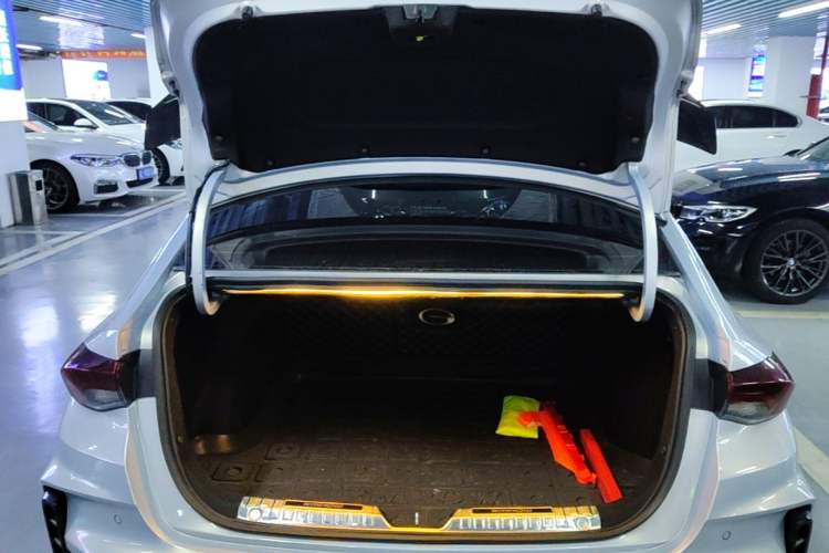 Used GAC Trumpchi EMPOW 2023 400T Automatic R MAX Trunk