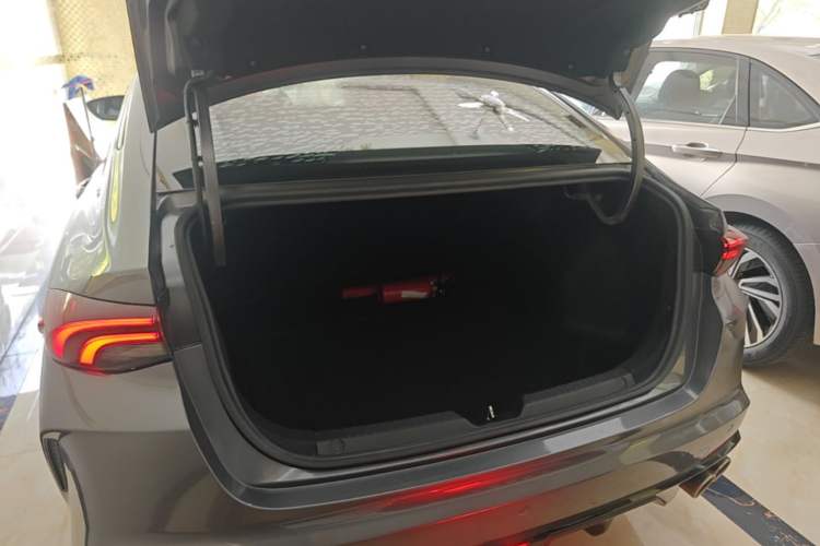 Used GAC Trumpchi EMPOW 2023 270T DCT J16 Version Trunk
