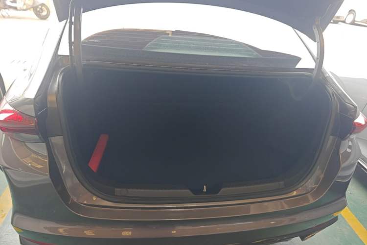 Used GAC Trumpchi EMPOW 2023 270T DCT J15 Version Trunk