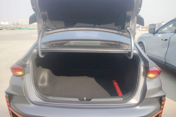 Used GAC Trumpchi EMPOW 2023 400T Automatic R MAX Trunk