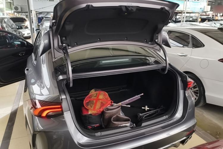 Used GAC Trumpchi EMPOW 2023 270T DCT J15 Version Trunk