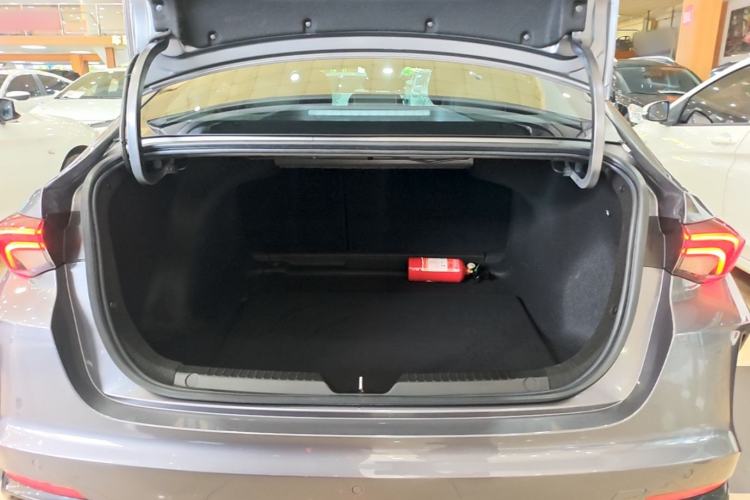 Used GAC Trumpchi EMPOW 2023 270T DCT J16 Version Trunk