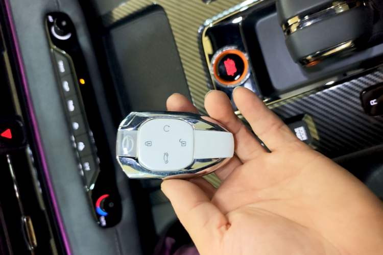 Used GAC Trumpchi EMPOW 2023 400T Automatic R MAX Vehicle Key