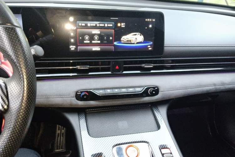 Used GAC Trumpchi EMPOW 2023 400T Automatic R MAX Audio And AC Panel