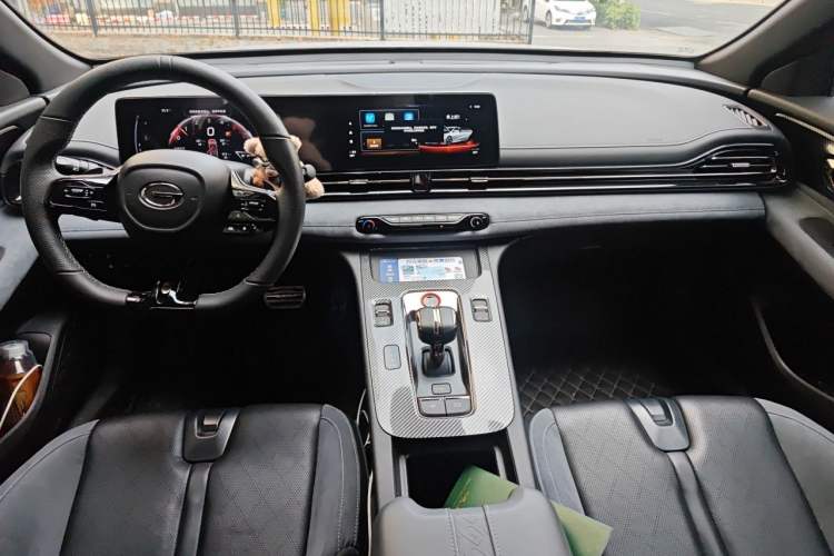Used GAC Trumpchi EMPOW 2023 400T Automatic R PRO Center Console