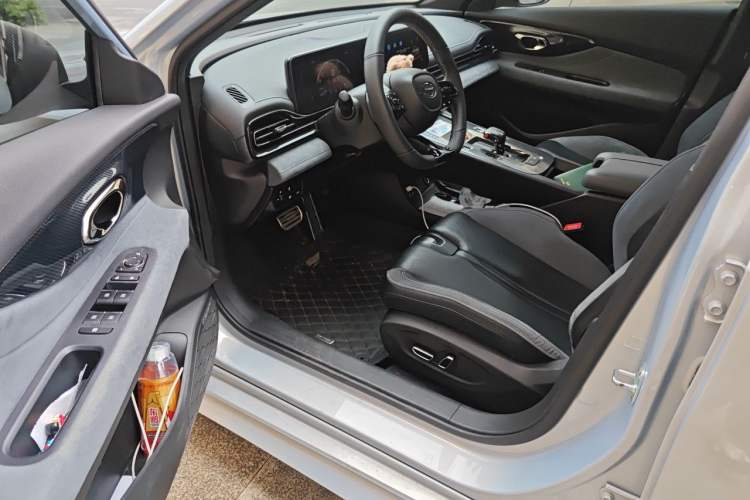 Used GAC Trumpchi EMPOW 2023 400T Automatic R PRO Driver Seat
