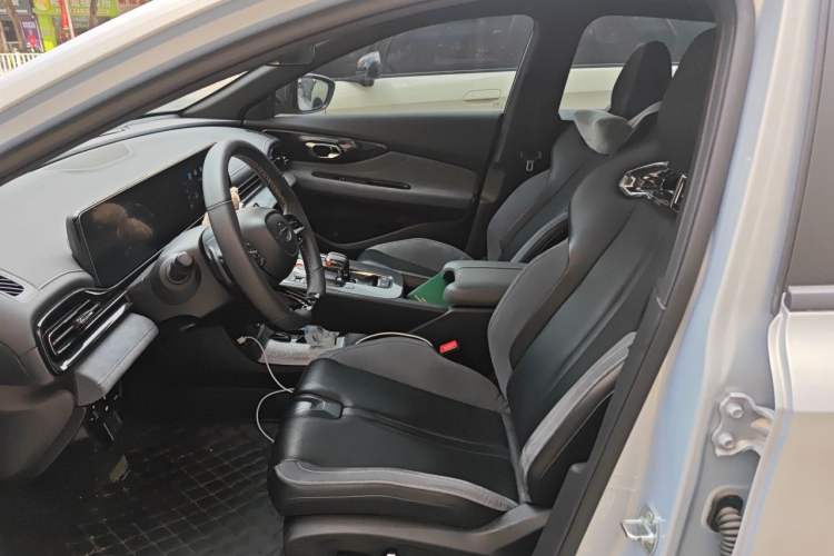 Used GAC Trumpchi EMPOW 2023 400T Automatic R PRO Left Front Seat