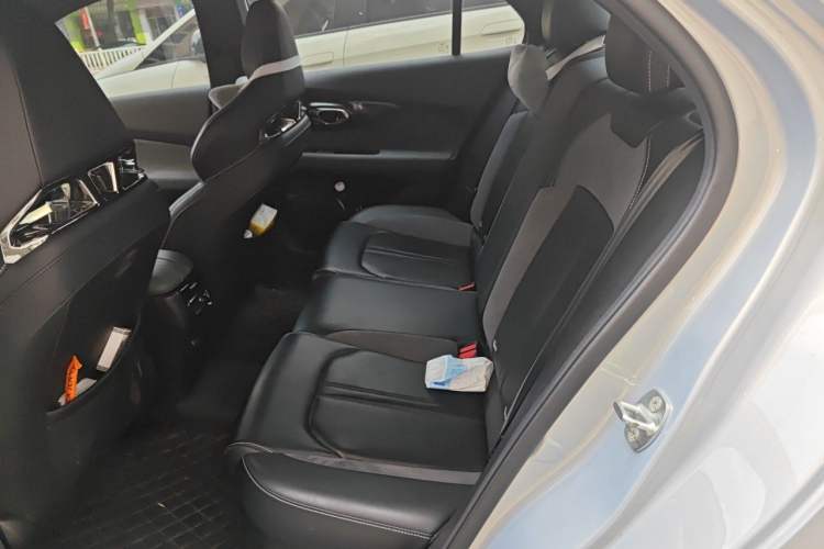 Used GAC Trumpchi EMPOW 2023 400T Automatic R PRO Left Rear Seat