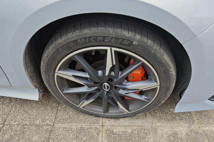 Used GAC Trumpchi EMPOW 2023 400T Automatic R PRO Right Front Wheel Hub