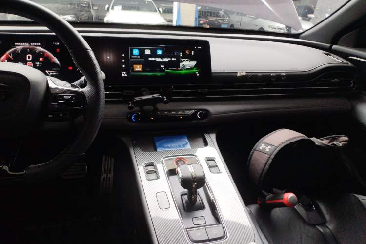 Used GAC Trumpchi EMPOW 2023 400T Automatic R PRO Audio And AC Panel