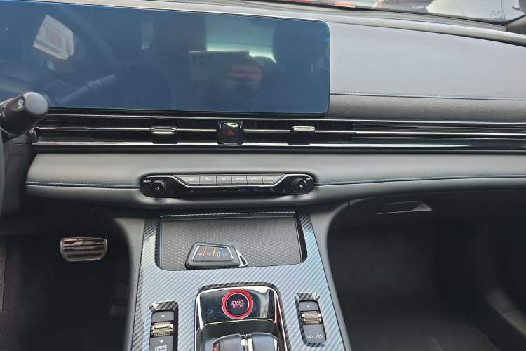 Used GAC Trumpchi EMPOW 2023 270T DCT J16 Galaxy Fighter Edition Audio And AC Panel