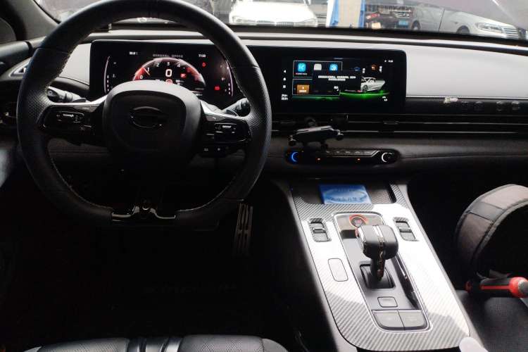 Used GAC Trumpchi EMPOW 2023 400T Automatic R PRO Center Console