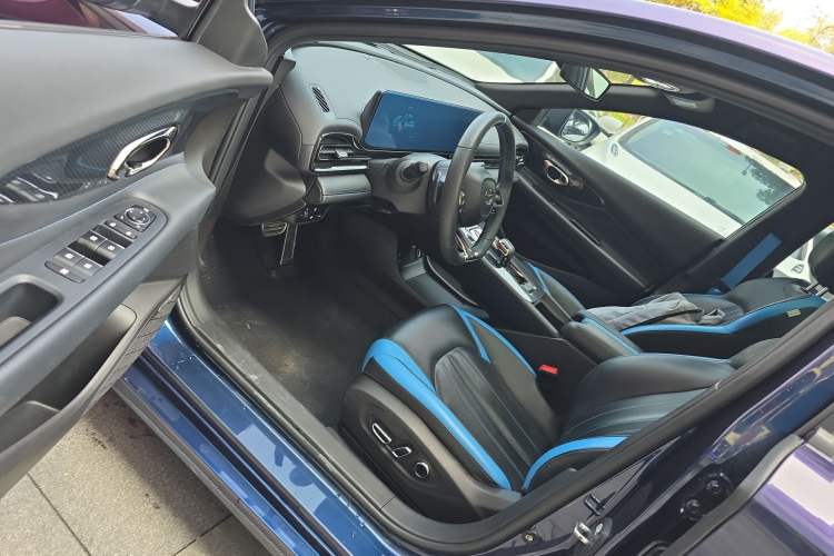 Used GAC Trumpchi EMPOW 2023 270T DCT J16 Galaxy Fighter Edition Driver Seat