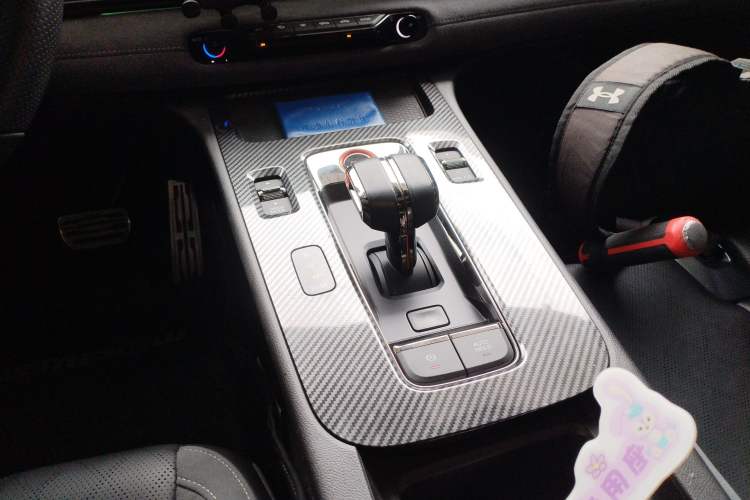 Used GAC Trumpchi EMPOW 2023 400T Automatic R PRO Gear Lever