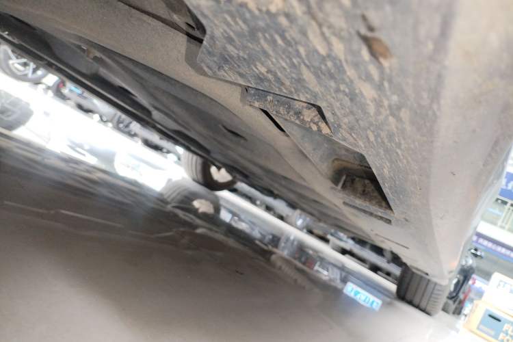 Used GAC Trumpchi EMPOW 2023 400T Automatic R PRO Left Side Sill