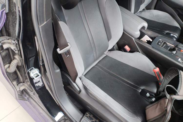 Used GAC Trumpchi EMPOW 2023 400T Automatic R PRO Right Front Seat