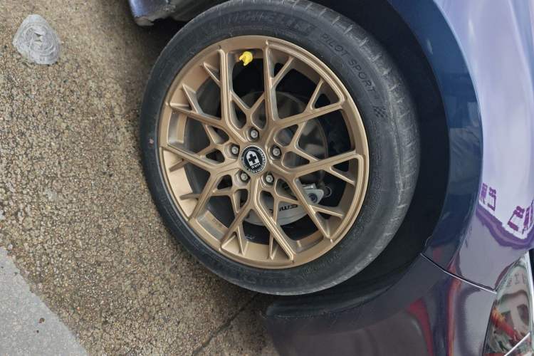 Used GAC Trumpchi EMPOW 2023 270T DCT J16 Galaxy Fighter Edition Right Front Wheel Hub