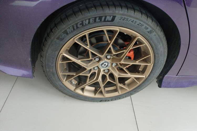 Used GAC Trumpchi EMPOW 2023 400T Automatic R PRO Right Rear Wheel Hub