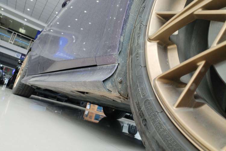 Used GAC Trumpchi EMPOW 2023 400T Automatic R PRO Right Side Sill