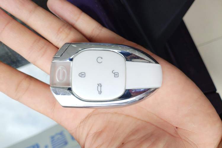 Used GAC Trumpchi EMPOW 2023 400T Automatic R PRO Vehicle Key