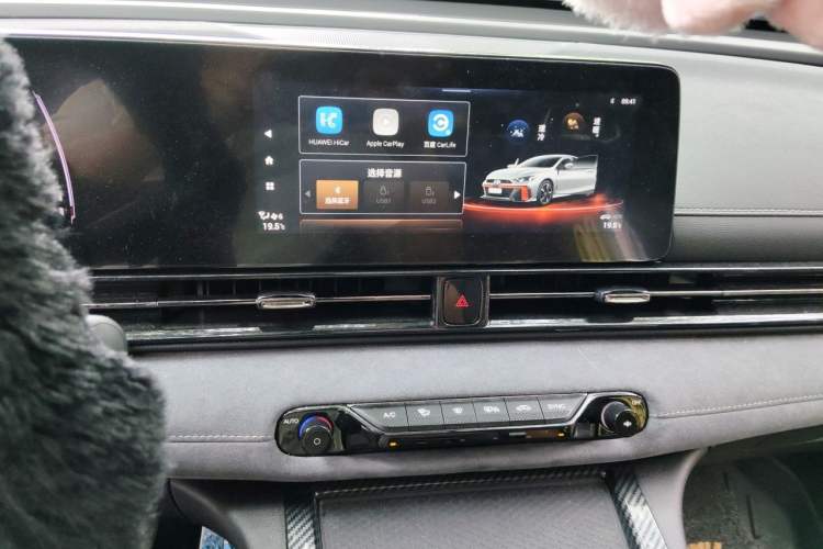 Used GAC Trumpchi EMPOW 2023 400T Automatic R PRO Audio And AC Panel