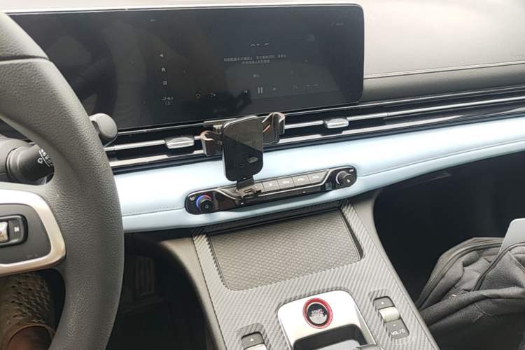 Used GAC Trumpchi EMPOW 2023 Shadow Leopard H High-Energy Hybrid Edition Audio And AC Panel