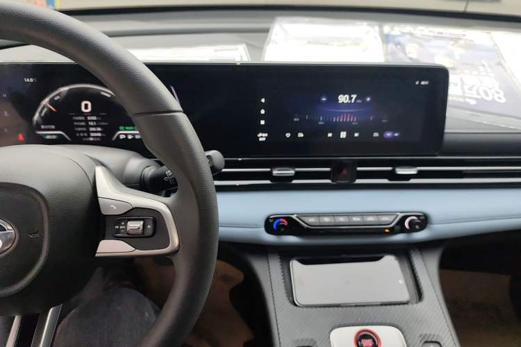 Used GAC Trumpchi EMPOW 2023 Shadow Leopard H High-Energy Hybrid Edition Audio And AC Panel