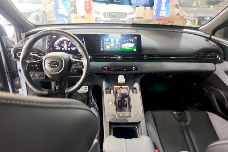 Used GAC Trumpchi EMPOW 2023 400T Automatic R PRO Center Console