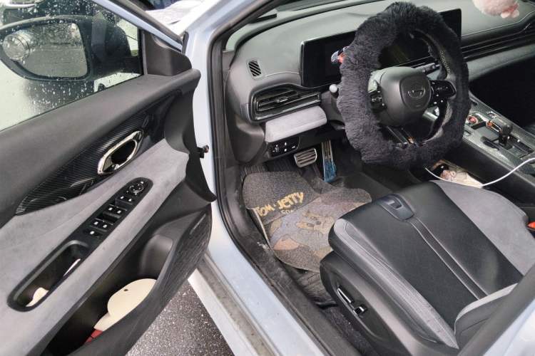 Used GAC Trumpchi EMPOW 2023 400T Automatic R PRO Driver Seat