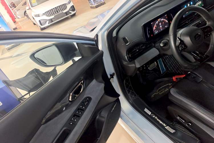 Used GAC Trumpchi EMPOW 2023 400T Automatic R PRO Driver Seat