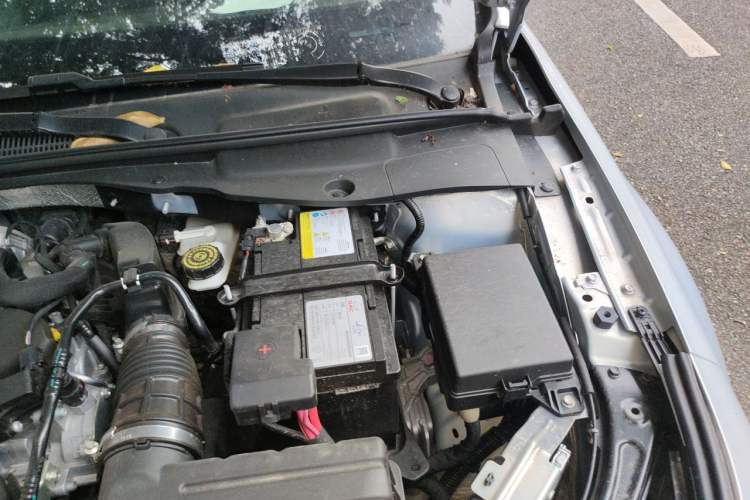 Used GAC Trumpchi EMPOW 2023 400T Automatic R PRO Engine Bay Left
