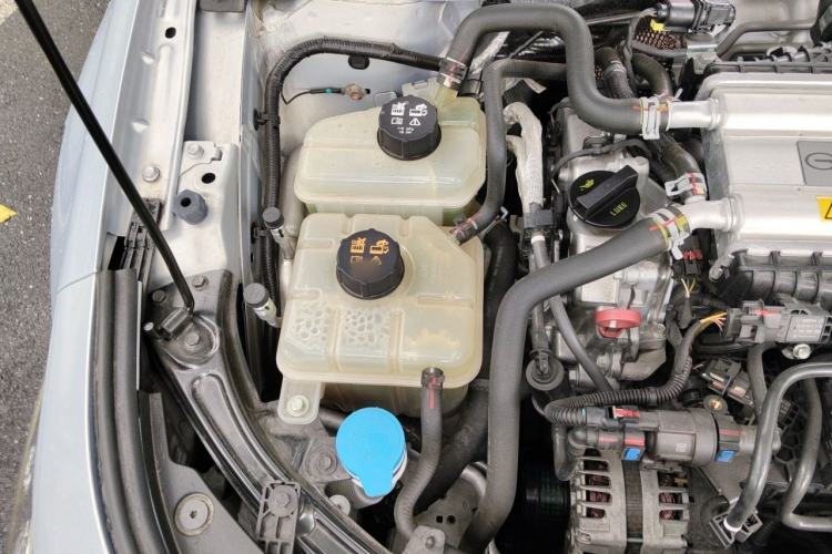 Used GAC Trumpchi EMPOW 2023 400T Automatic R PRO Engine Bay Right