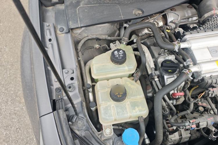 Used GAC Trumpchi EMPOW 2023 400T Automatic R MAX Engine Bay Right