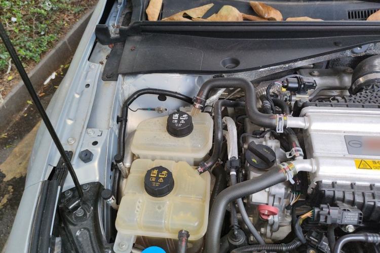 Used GAC Trumpchi EMPOW 2023 400T Automatic R PRO Engine Bay Right