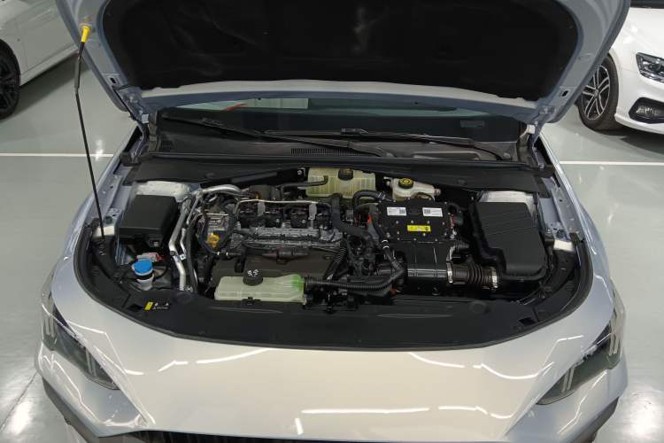 Used GAC Trumpchi EMPOW 2023 Shadow Leopard H Smart Hybrid Edition Engine Bay